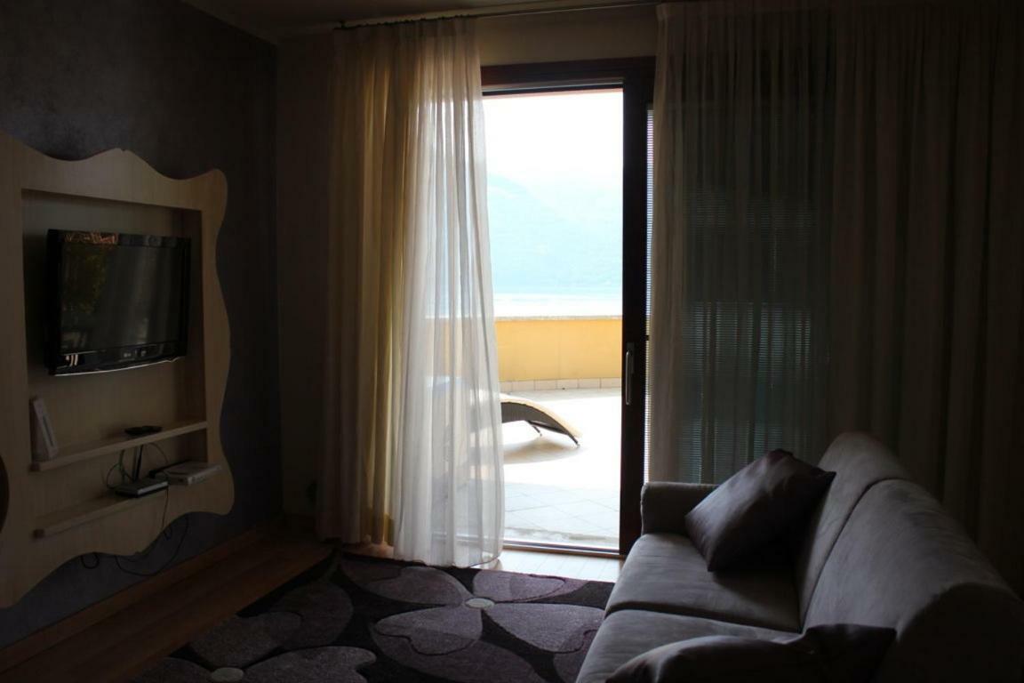 Il Castello Di Lovere Hotell Exteriör bild