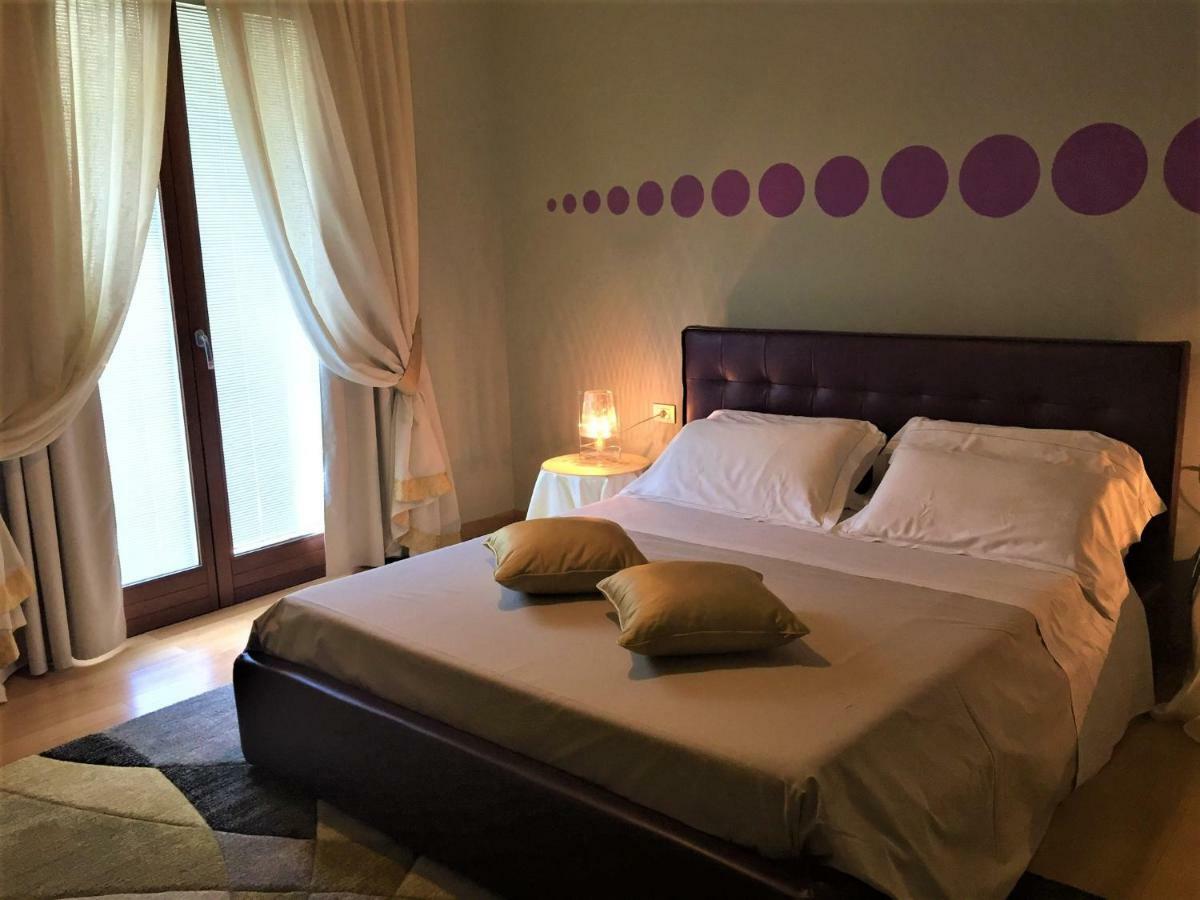 Il Castello Di Lovere Hotell Exteriör bild